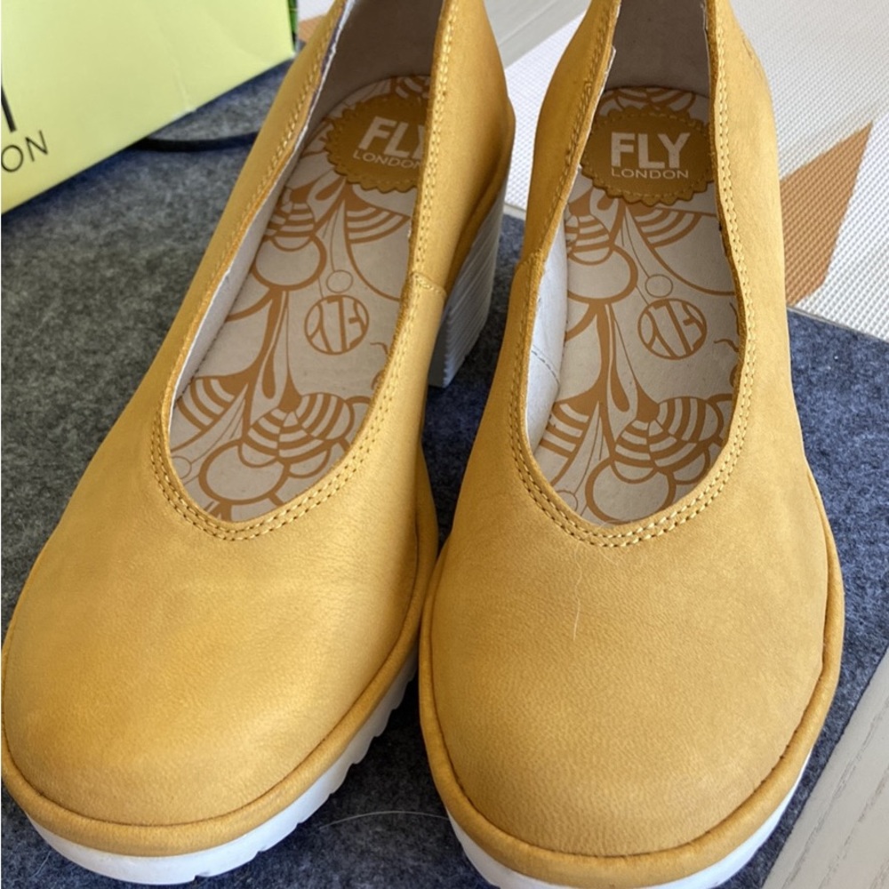 Fly London Walo pumps size 38 Bumblebee colour